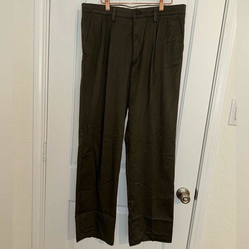 Dockers Classic Fit Men’s Olive Green Pants